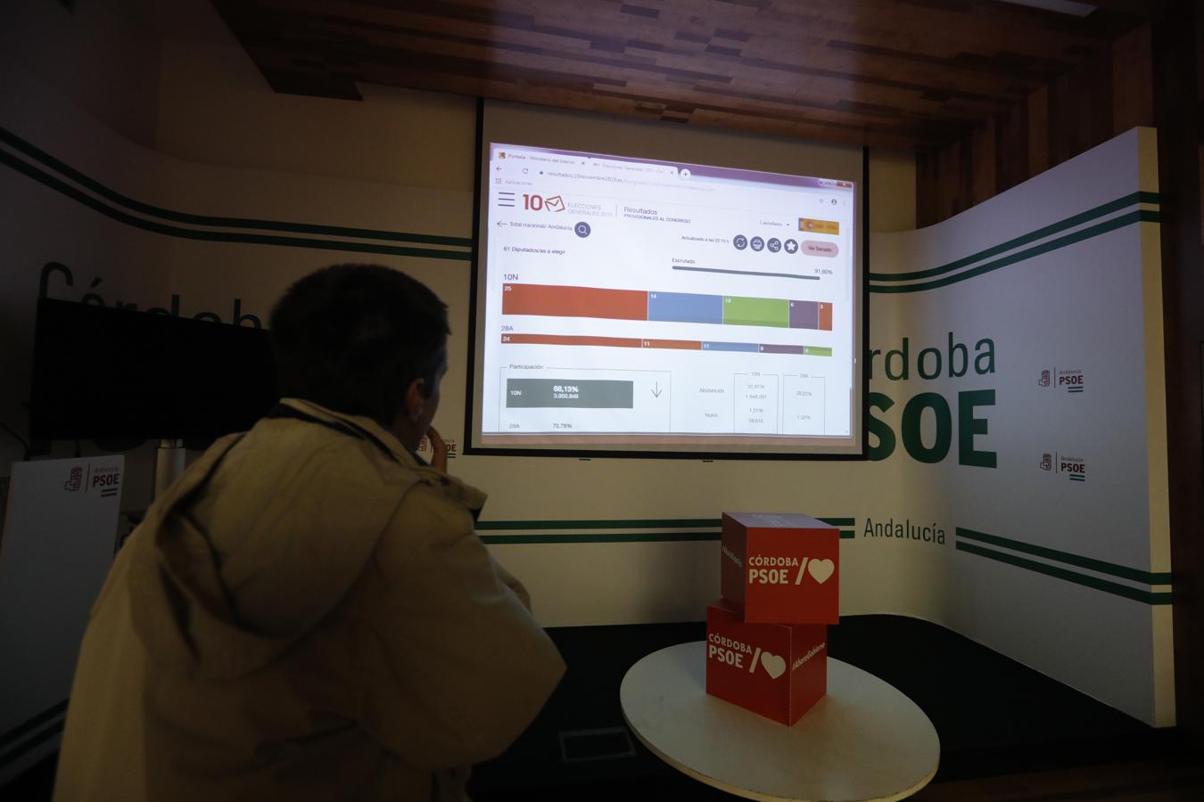 La noche de las elecciones generales en Córdoba para el PSOE, en imágenes