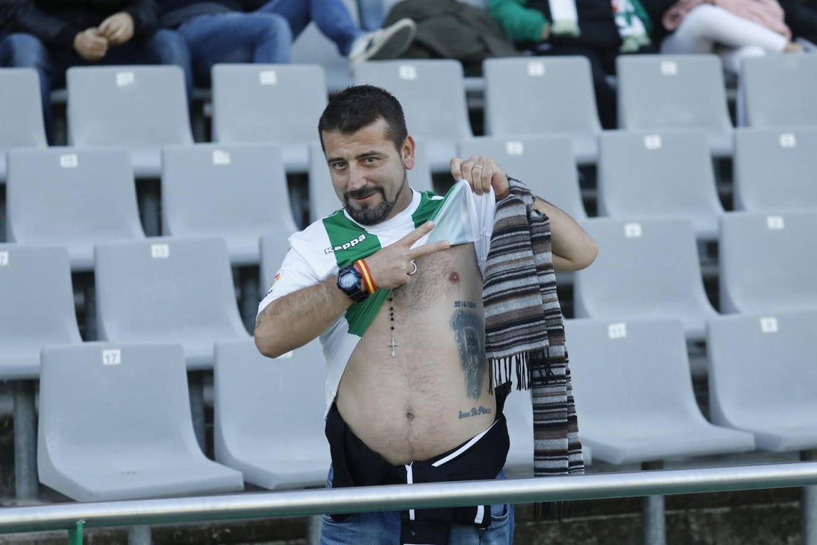 El ambiente en las gradas del Córdoba-Mérida, en imágenes