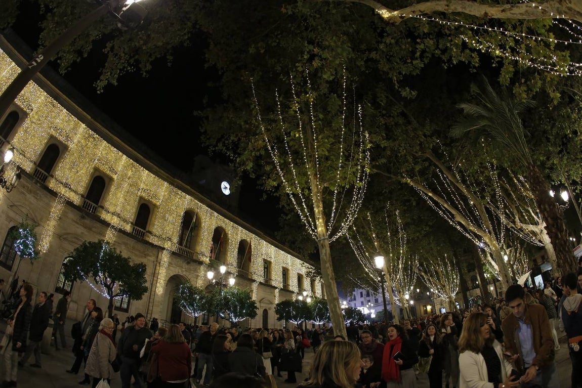 Fotogalería: Sevilla luce ya su alumbrado navideño