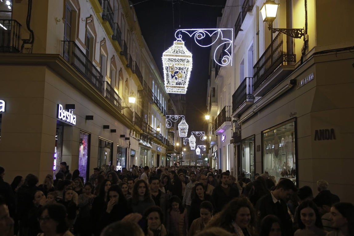 Fotogalería: Sevilla luce ya su alumbrado navideño