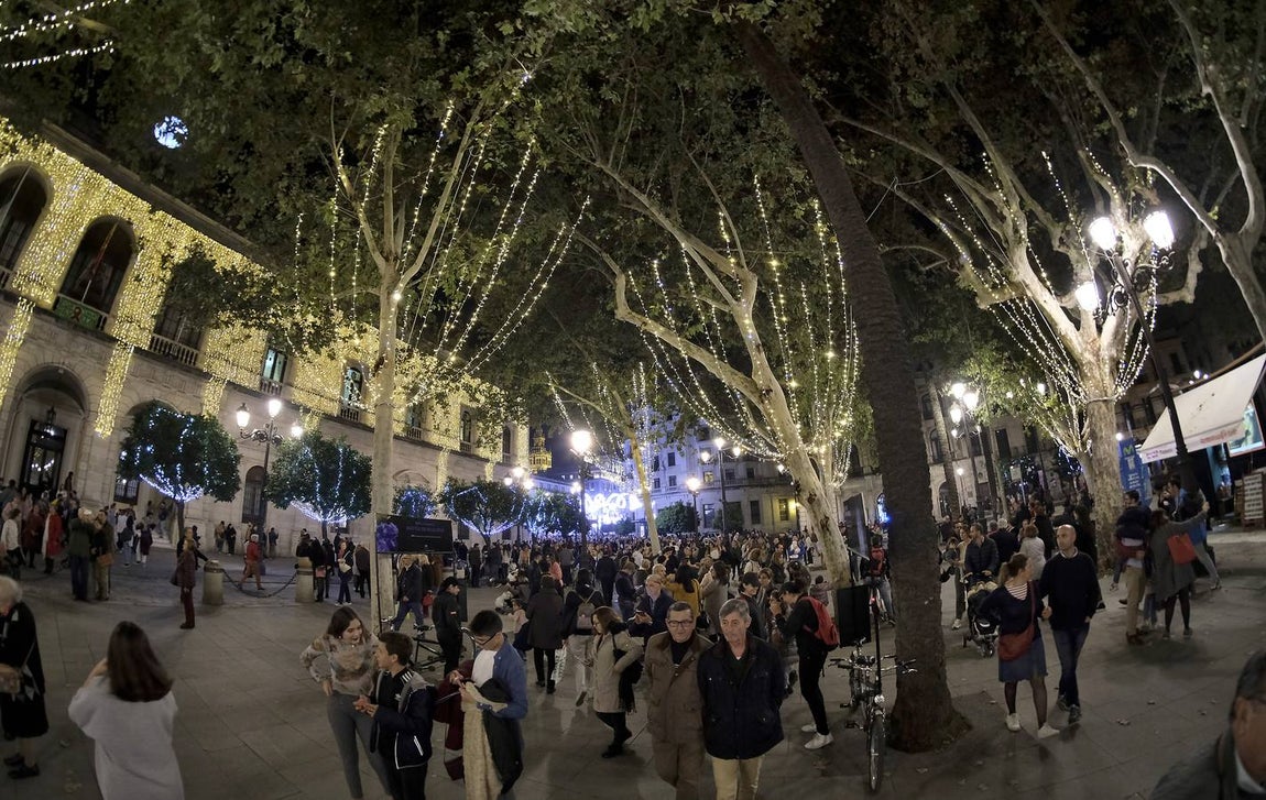 Fotogalería: Sevilla luce ya su alumbrado navideño