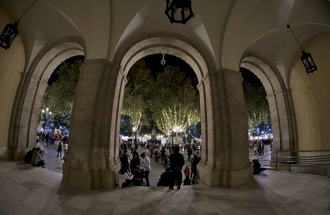 Fotogalería: Sevilla luce ya su alumbrado navideño