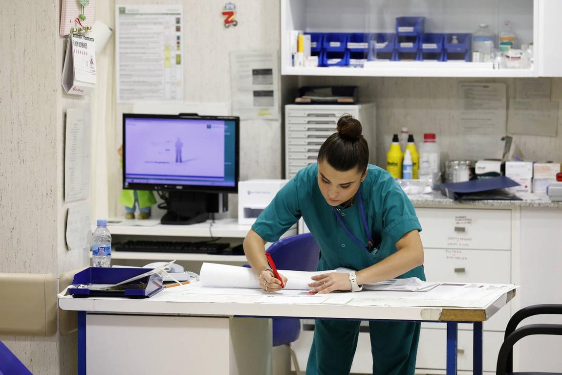 La labor de los expertos del Reina Sofía en cálculo renal en niños, en imágenes