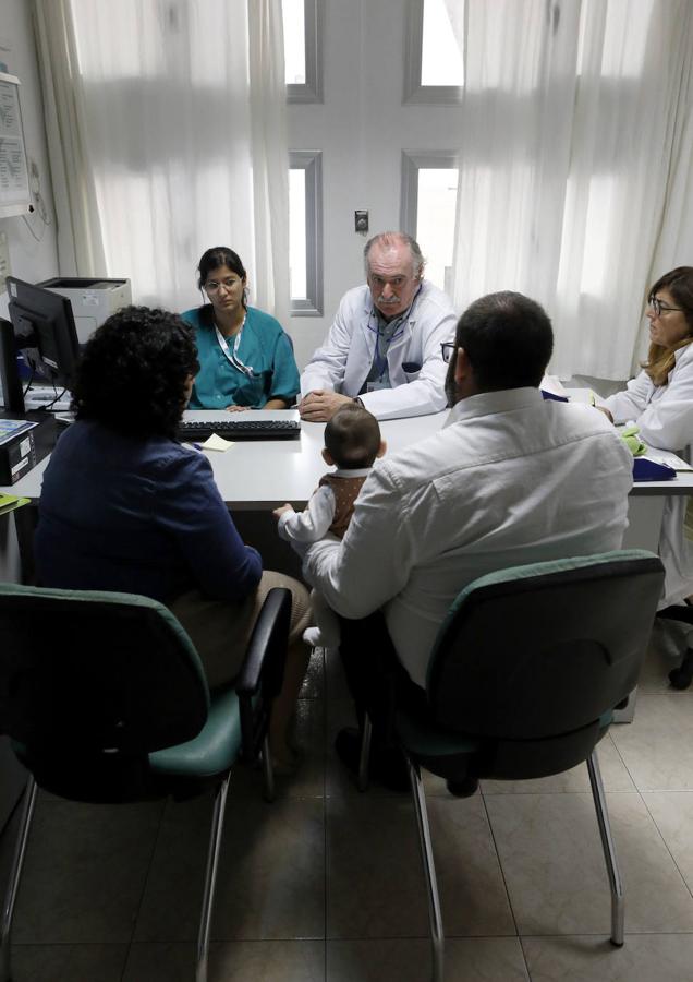 La labor de los expertos del Reina Sofía en cálculo renal en niños, en imágenes