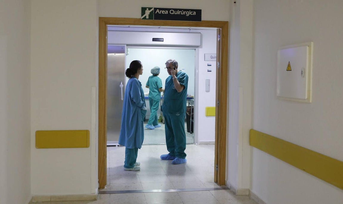 La labor de los expertos del Reina Sofía en cálculo renal en niños, en imágenes