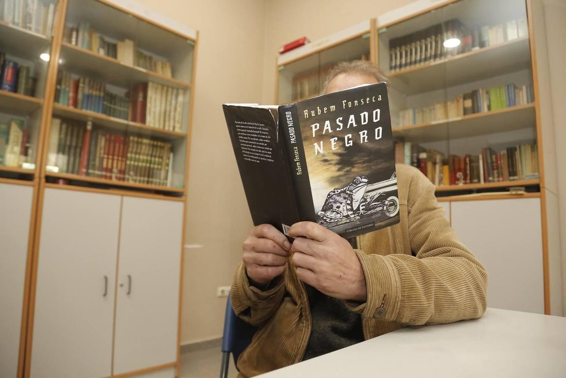 Un día en la casa de acogida Madre del Redentor de Córdoba, en imágenes