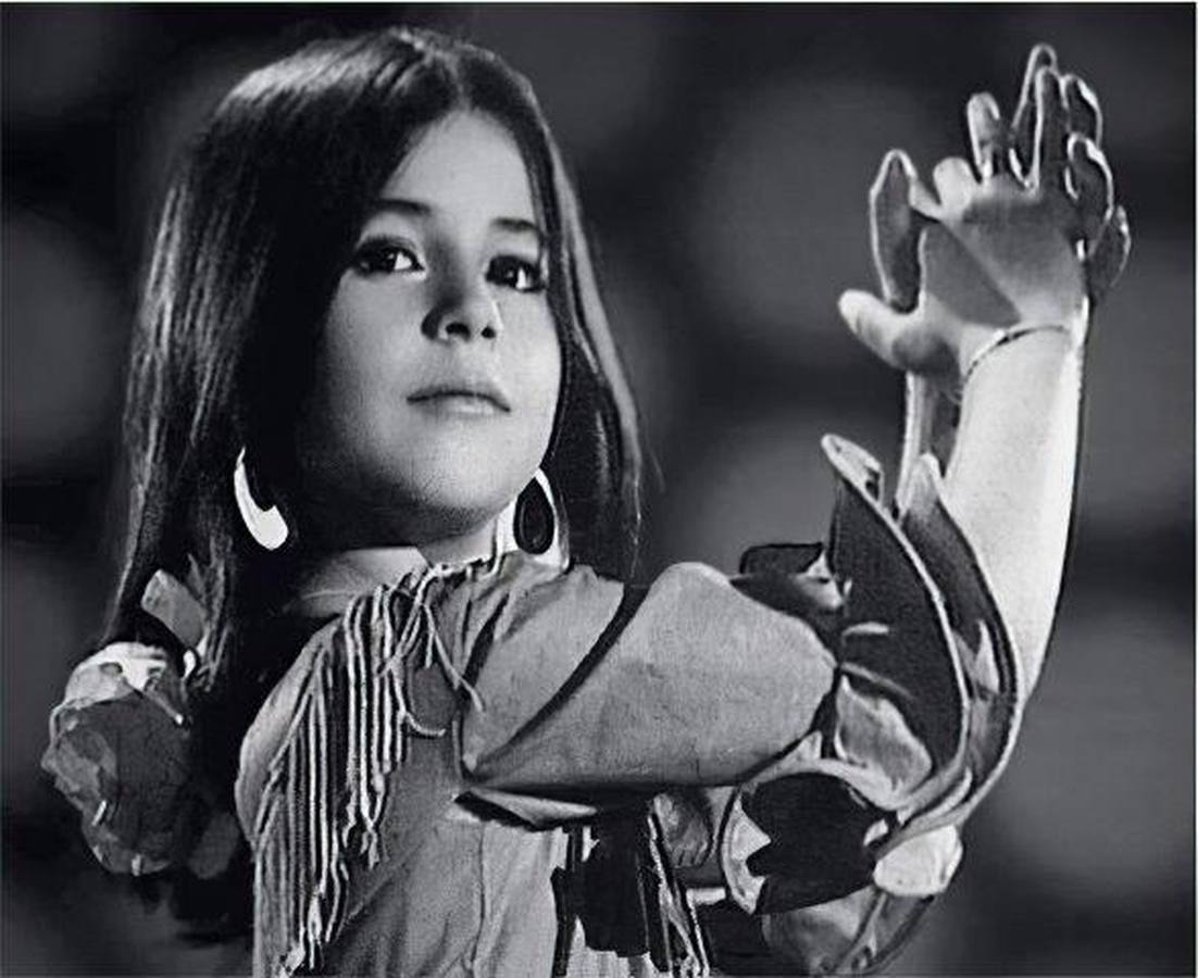 «Qué bonita es mi niña». El padre de la cantante, Juan Pantoja, dedicó a su pequeña Maribel la canción «Qué bonita es mi niña», que Isabel Pantoja incorporaría posteriormente a su repertorio