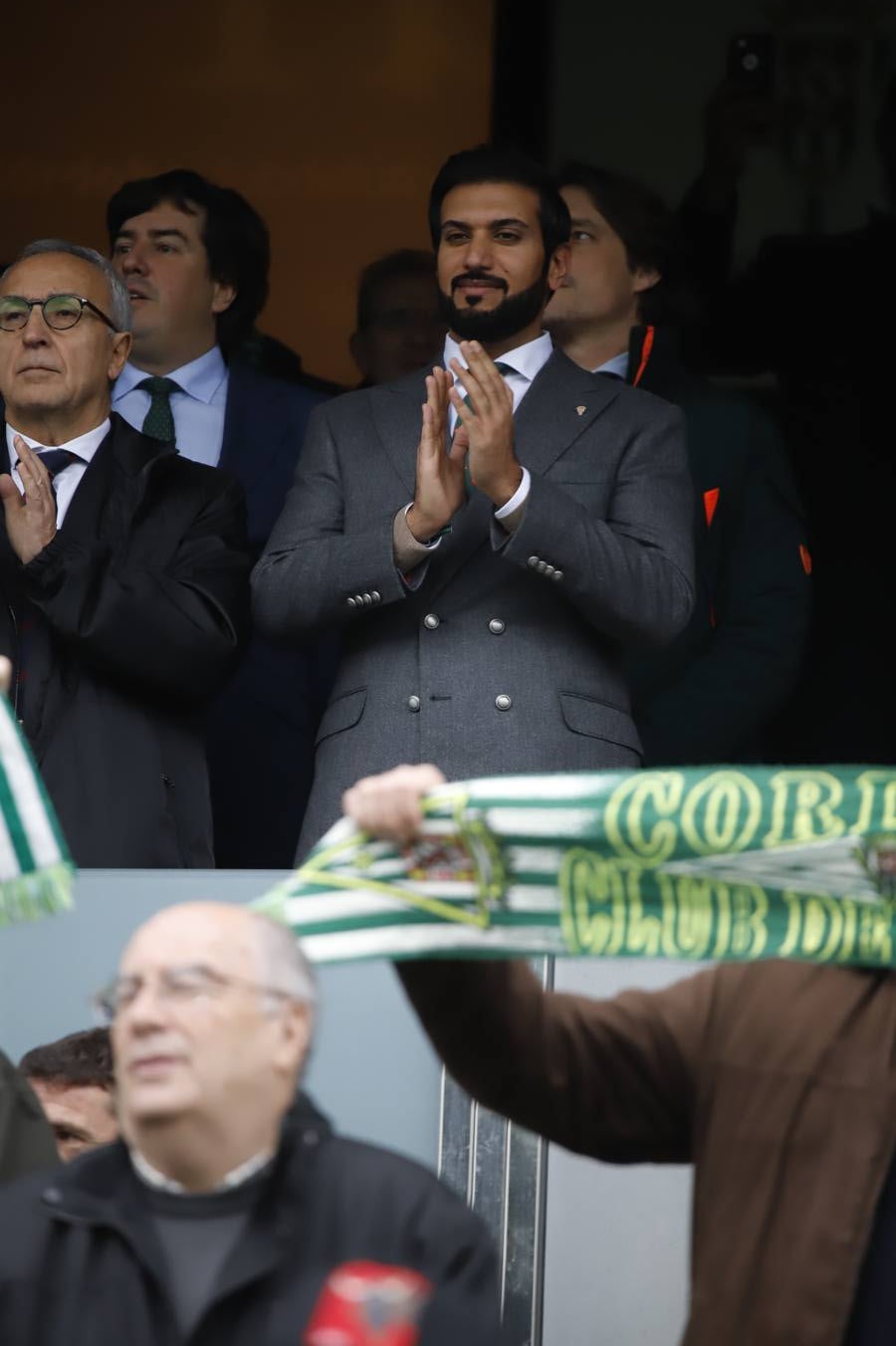 El ambiente navideño en la grada del Córdoba CF-Marbella