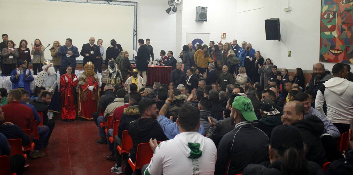 En imágenes, visita de los Reyes Magos al centro penitenciario Sevilla I