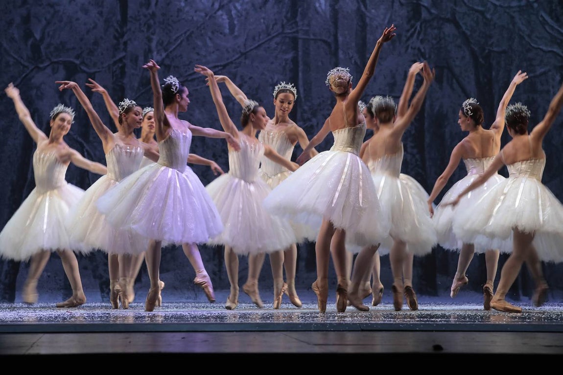 «El Cascanueces» de la Compañía Nacional de Danza, en imágenes