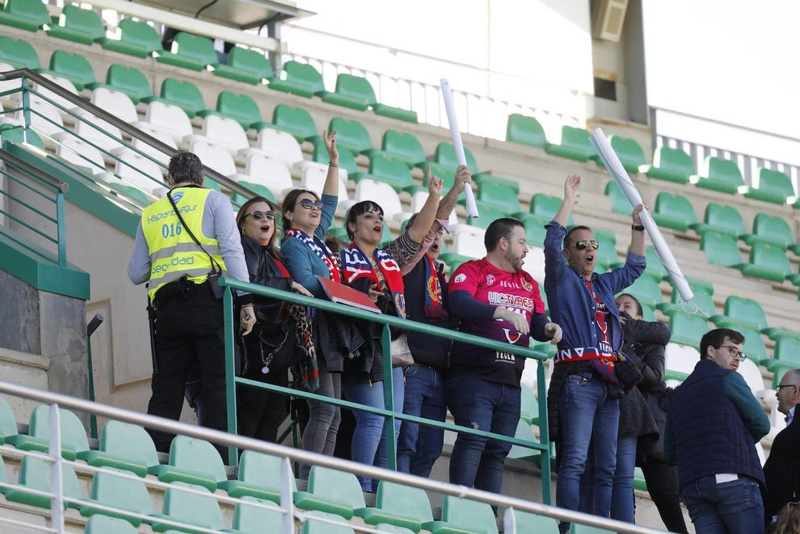 El ambiente en la grada del Córdoba-Yeclano, en imágenes