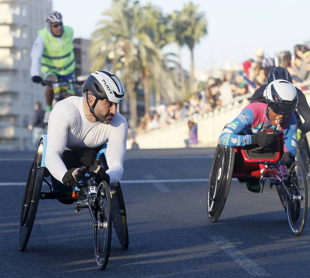 Gran ambiente en la salida del Zurich Maratón Sevilla 2020