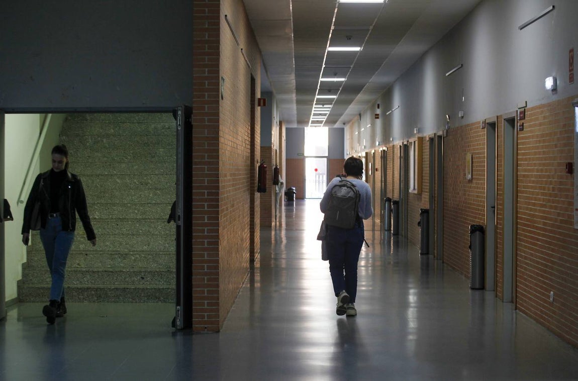 Desinfectan la Facultad de Comunicación de Sevilla tras un positivo por coronavirus