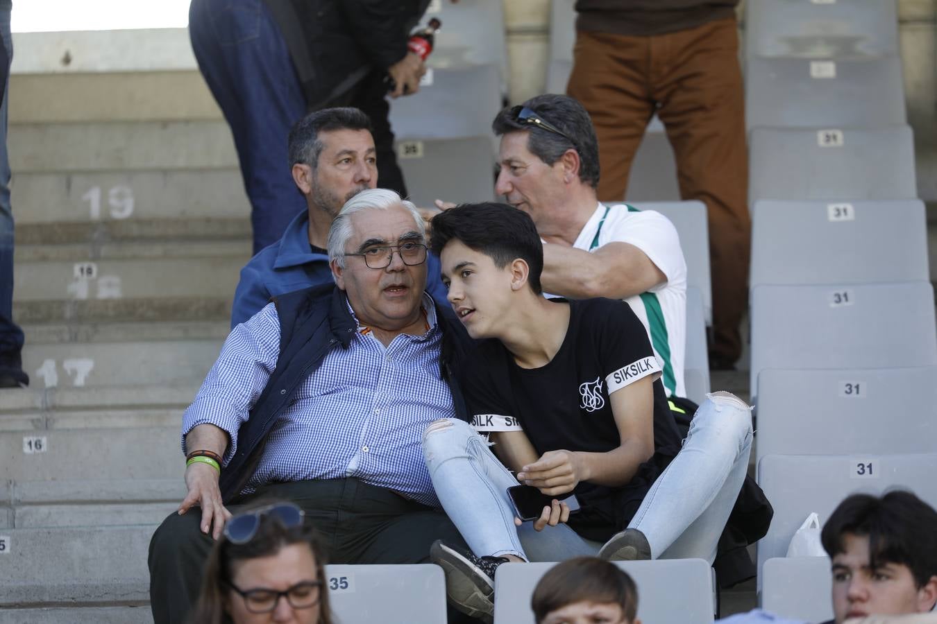 El ambiente en la grada del Córdoba CF-Cartagena, en imágenes