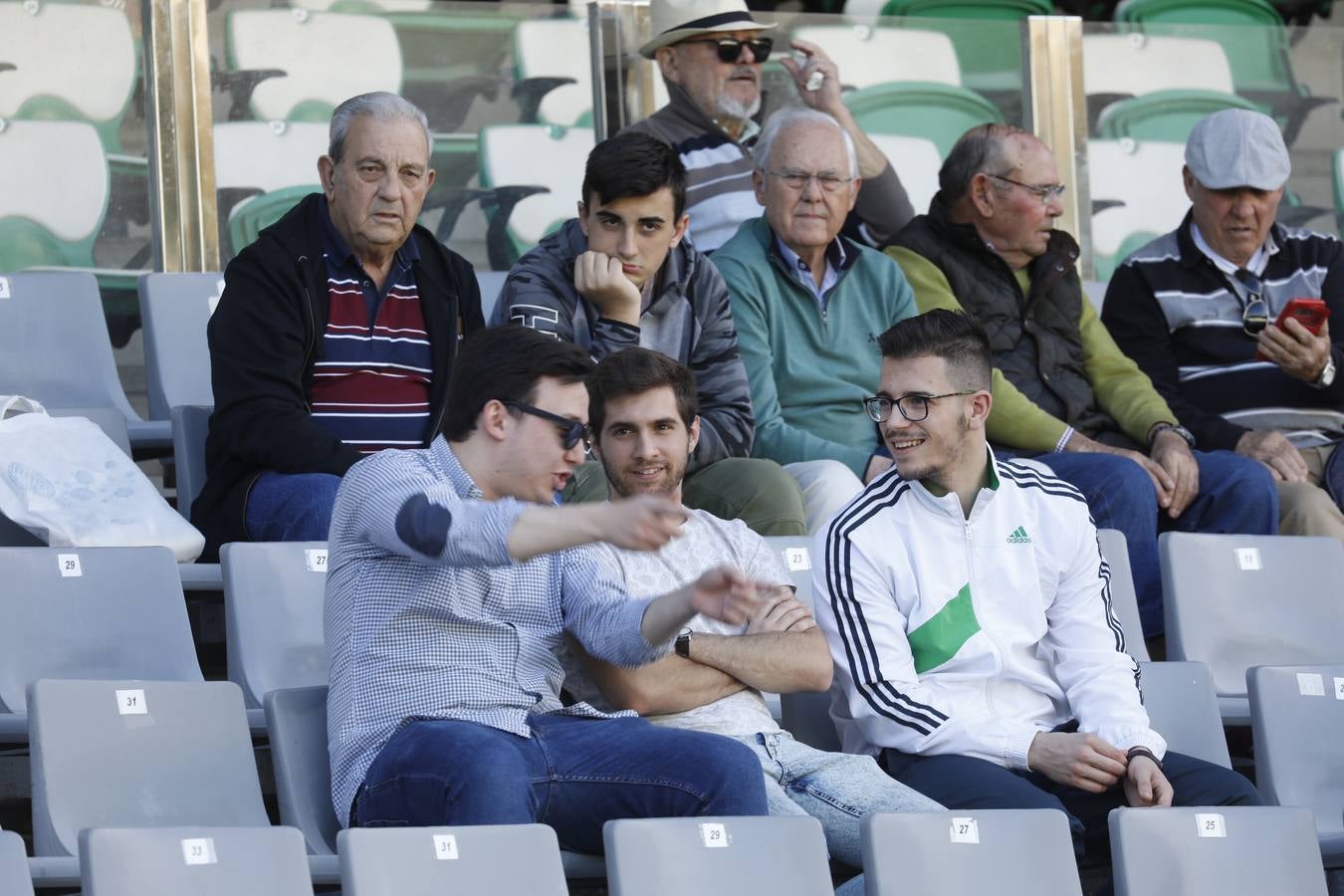El ambiente en la grada del Córdoba CF-Cartagena, en imágenes