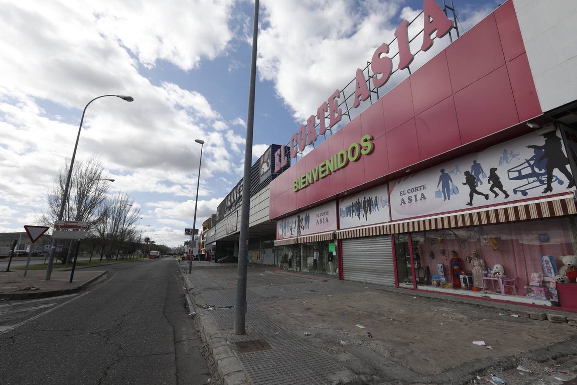 El primer día laborable en Córdoba por el estado de alarma, en imágenes