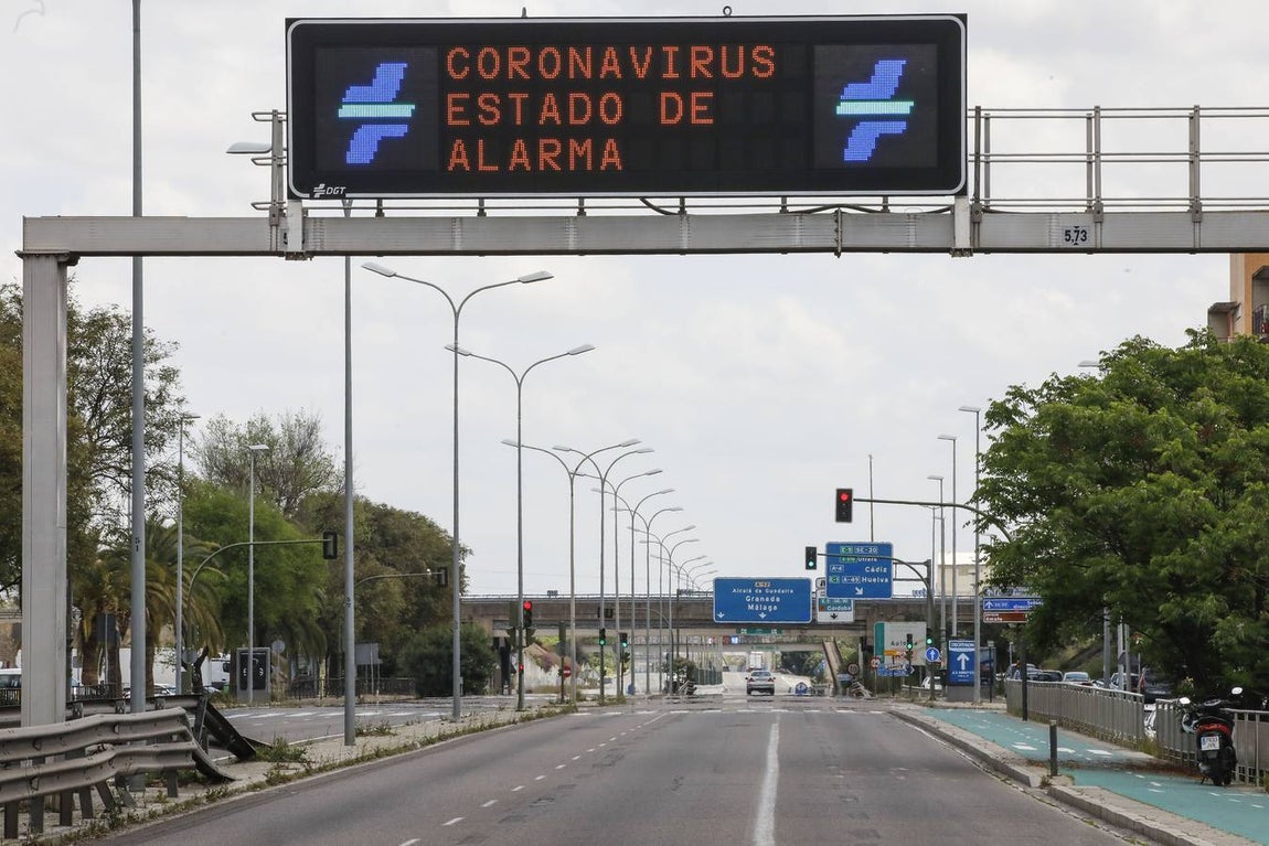 Coronavirus en Sevilla: carreteras desiertas, en cumplimiento del estado de alarma