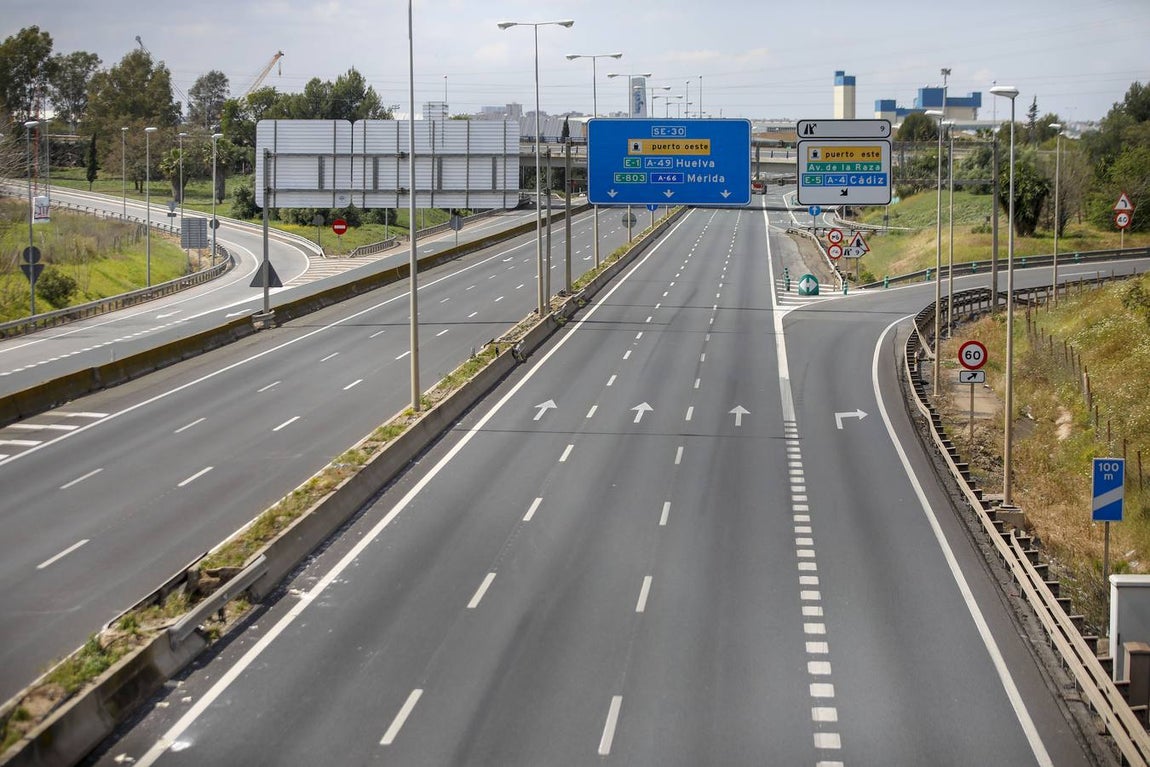 Coronavirus en Sevilla: carreteras desiertas, en cumplimiento del estado de alarma