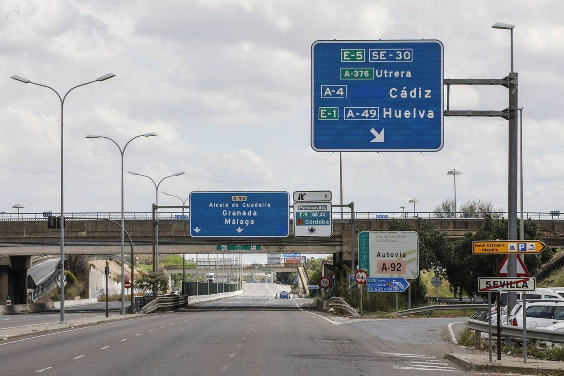 Coronavirus en Sevilla: carreteras desiertas, en cumplimiento del estado de alarma