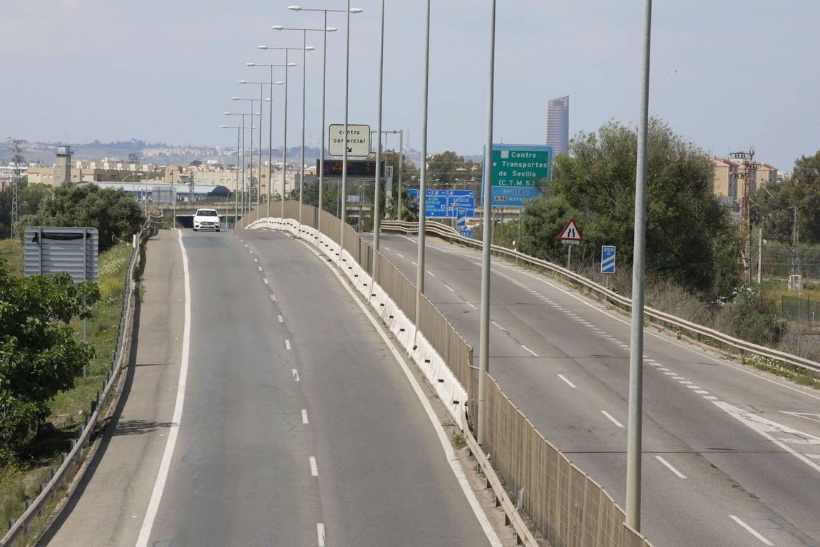 Coronavirus en Sevilla: carreteras desiertas, en cumplimiento del estado de alarma