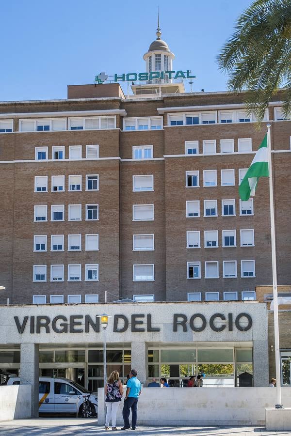 Lunes Santo. El Rocío. Hospital Universitario Virgen del Rocío, uno de los principales centros hospitalarios de España en la lucha de la pandemia del coronavirus.