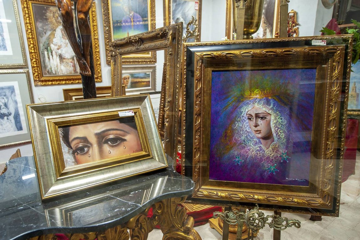 Miércoles Santo. Lágrimas (Cristo de Burgos). Las lágrimas de la Esperanza en una galería de arte de la ciudad.