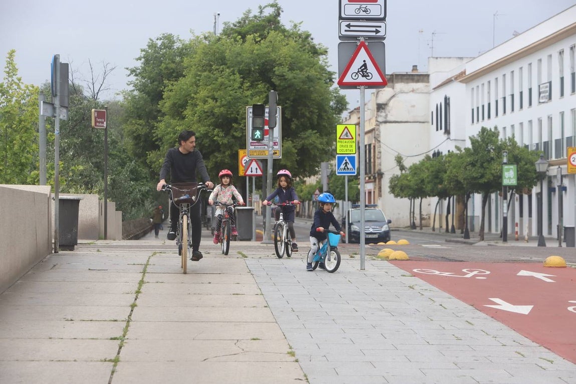 En imágenes, la primera salida de los niños a la calle en Córdoba (II)