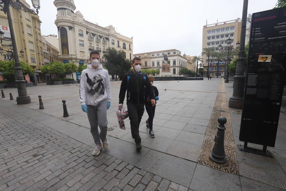 En imágenes, la primera salida de los niños a la calle en Córdoba (II)
