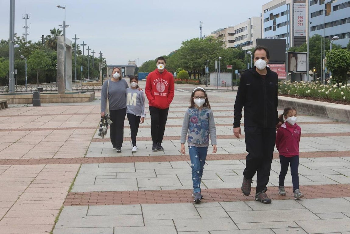 En imágenes, la primera salida de los niños a la calle en Córdoba (II)