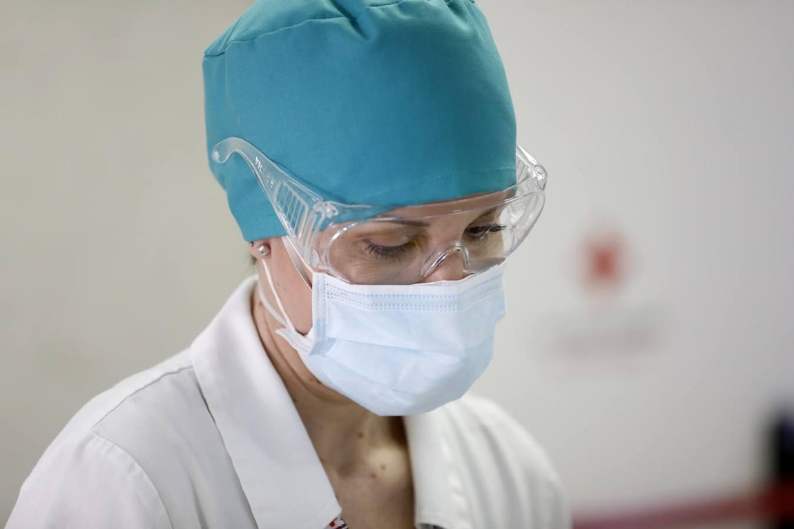 La lucha del Hospital de la Cruz Roja de Córdoba contra el coronavirus, en imágenes