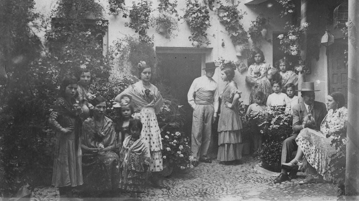 Patios de Córdoba | Una mirada en blanco y negro por una belleza centenaria