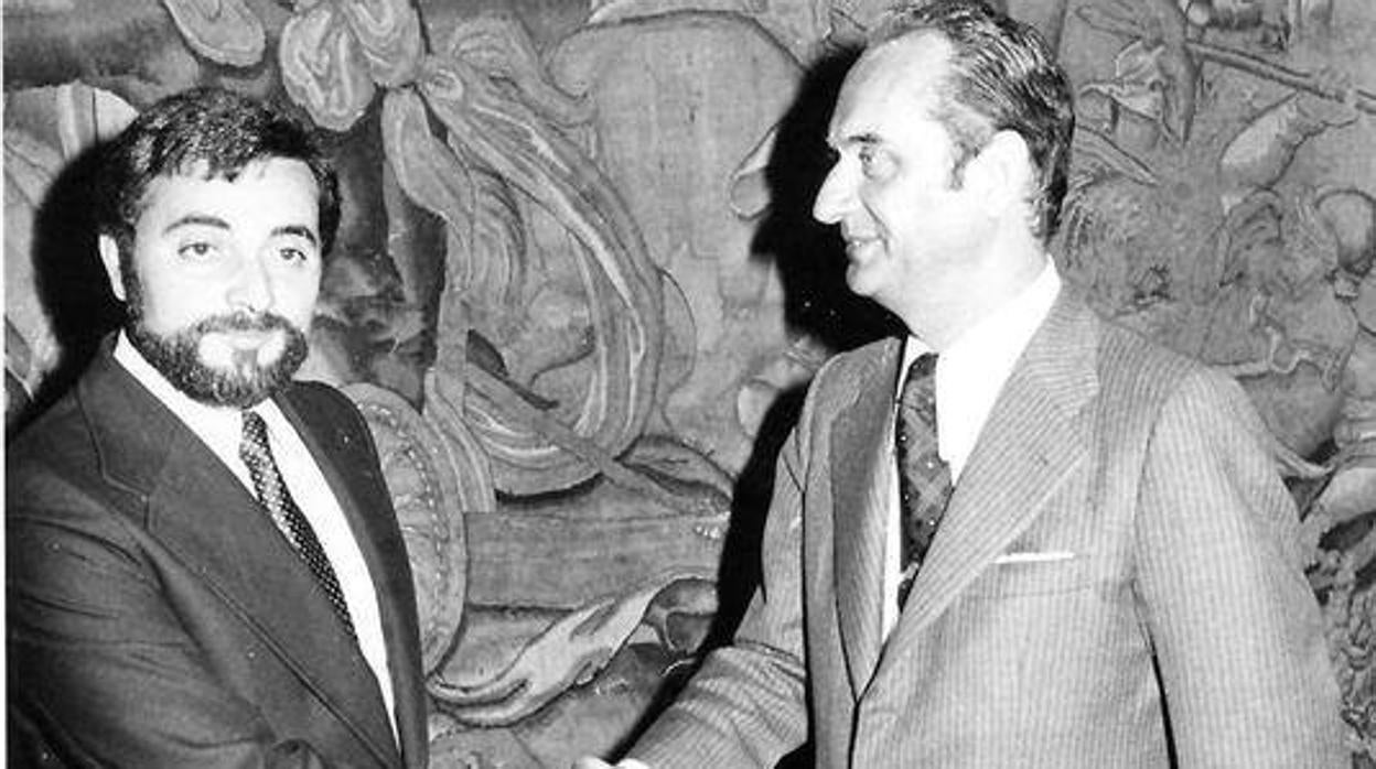 El paso de Julio Anguita por el Ayuntamiento de Córdoba, en imágenes