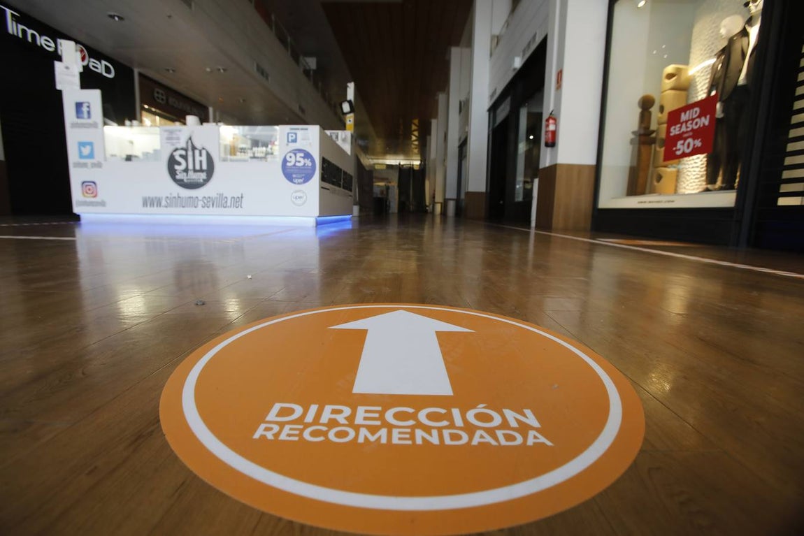 Los centros comerciales de Sevilla, preparados para abrir este lunes