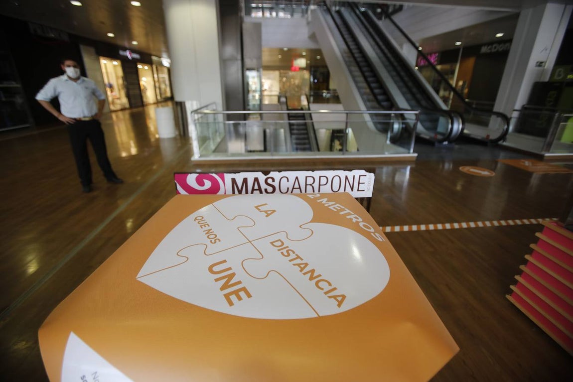 Los centros comerciales de Sevilla, preparados para abrir este lunes