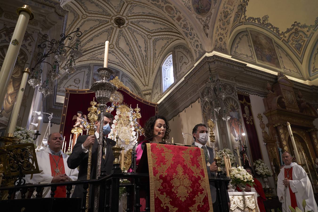 La Virgen del Rocío preside un histórico Pontifical en Almonte