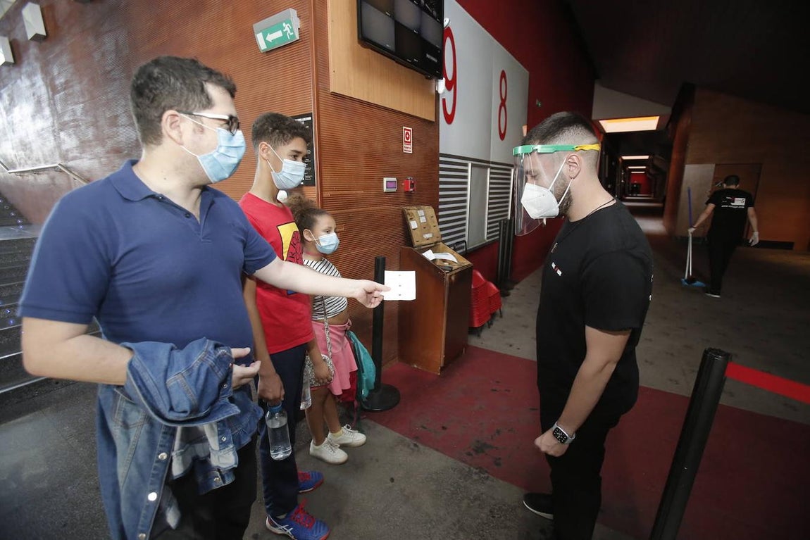 En imágenes, la reapertura de las salas de cine en Córdoba