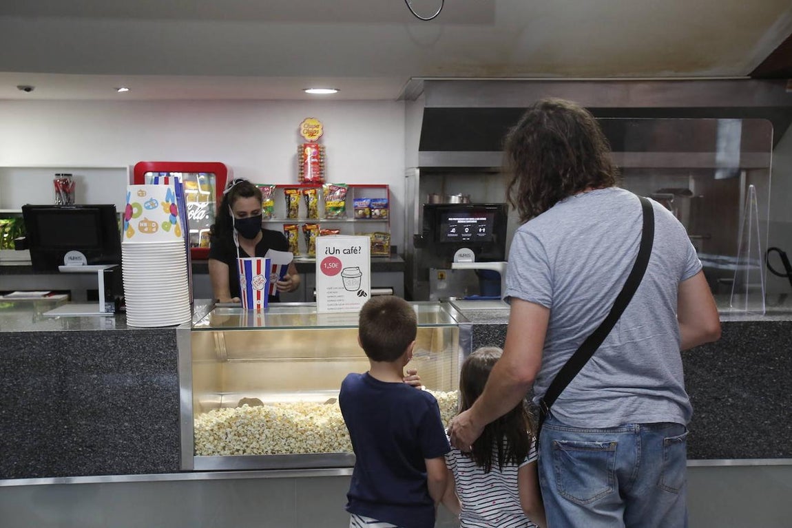 En imágenes, la reapertura de las salas de cine en Córdoba