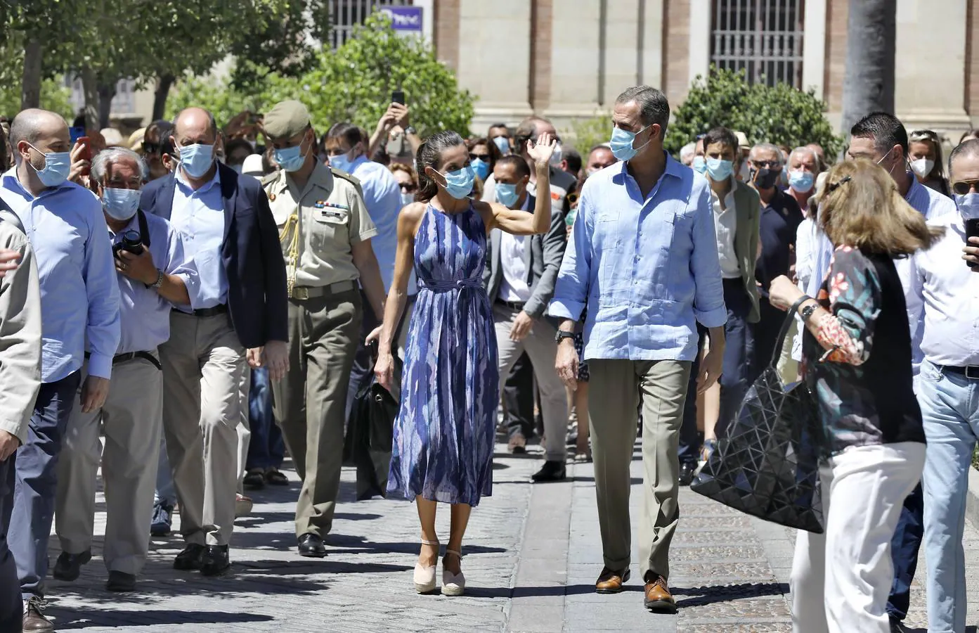 Felipe VI y Doña Letizia se reúnen con treinta empresarios andaluces en el Real Alcázar