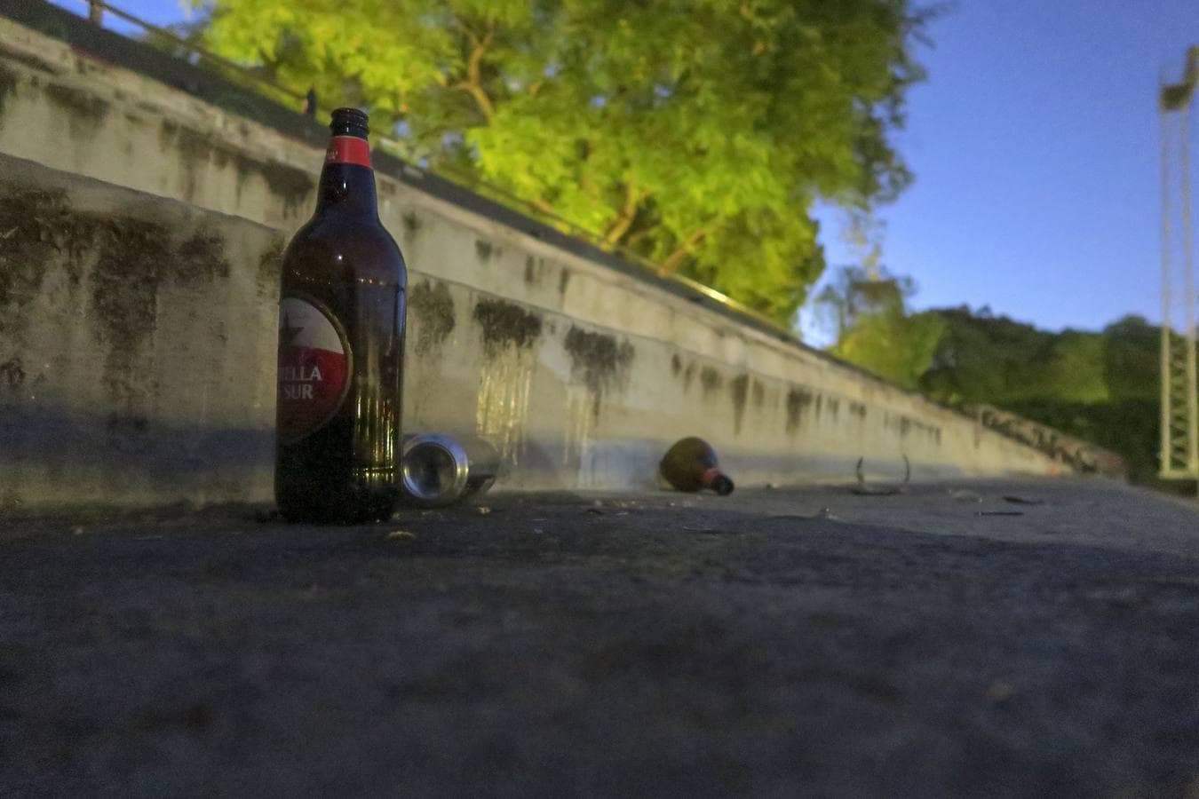 En imágenes, la botellona en Sevilla después del coronavirus