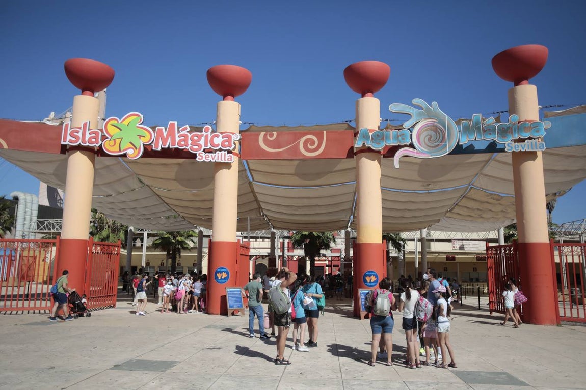 Ocio en Sevilla: Isla Mágica reabre sus puertas con mascarillas y seguridad