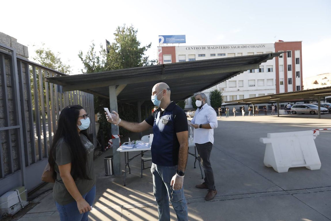 En imágenes, los test en la Escuela de Magisterio «Sagrado Corazón» de Córdoba
