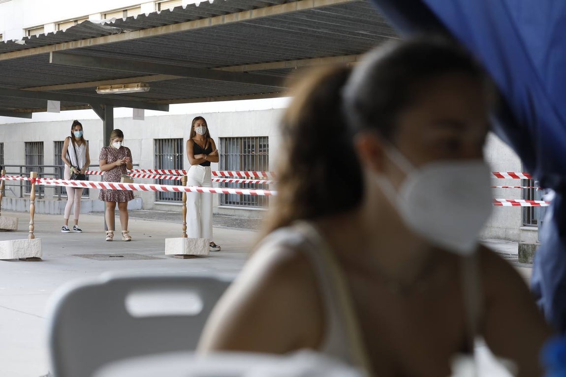 En imágenes, los test en la Escuela de Magisterio «Sagrado Corazón» de Córdoba