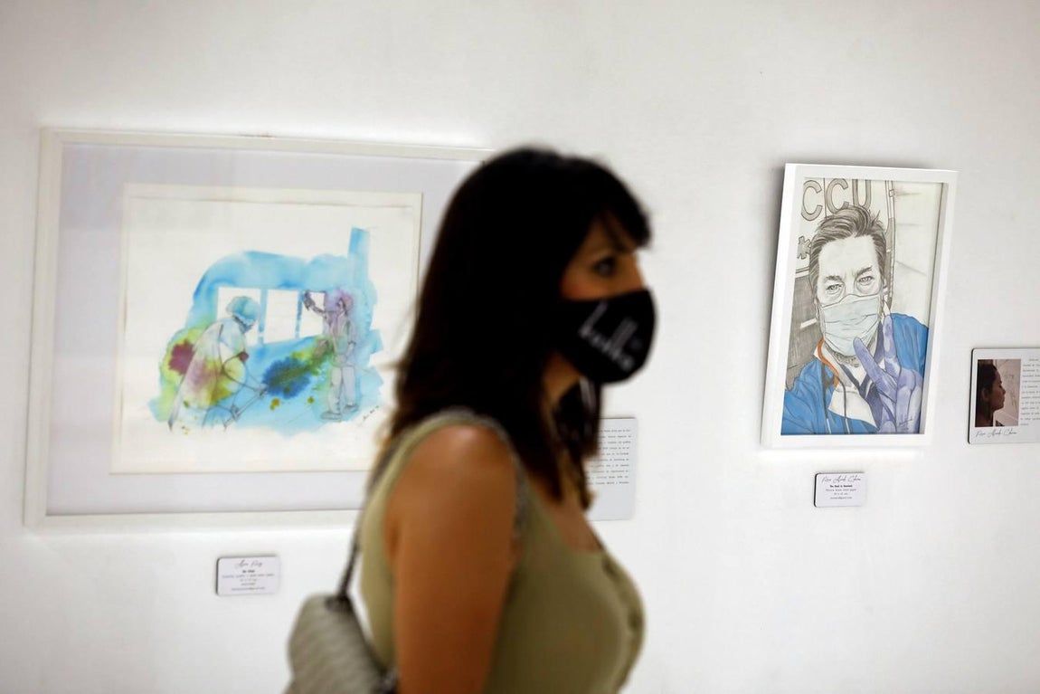 La exposición «Héroes con bata», de homenaje a los sanitarios en Córdoba, en imágenes