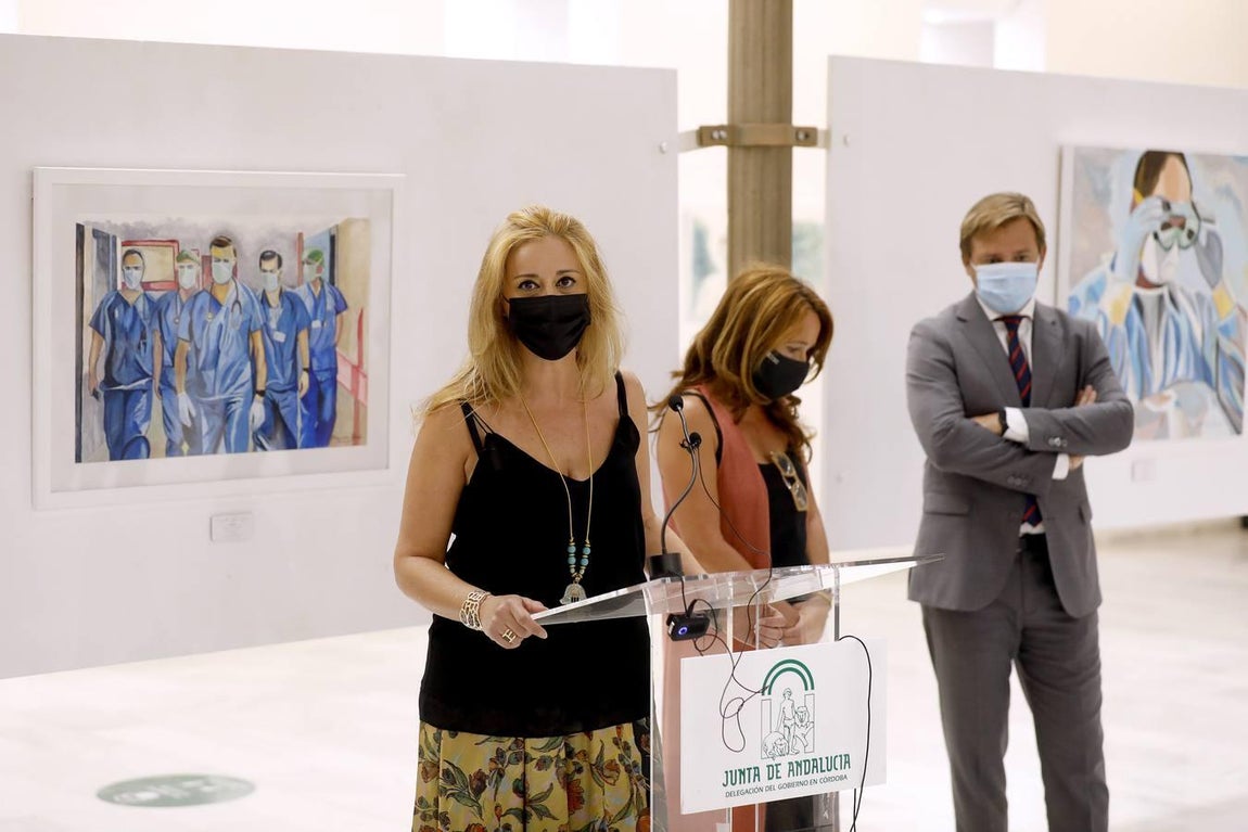 La exposición «Héroes con bata», de homenaje a los sanitarios en Córdoba, en imágenes