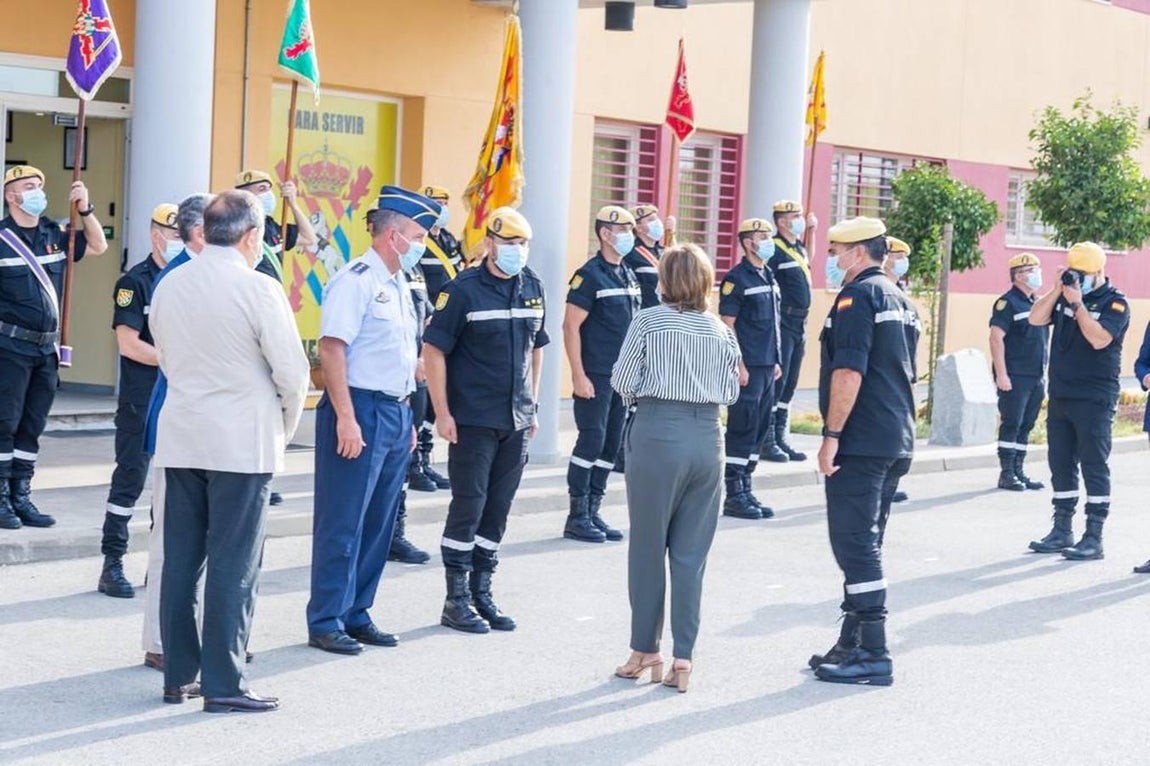 Visita de la delegada del Gobierno en Andalucía a los rastreadores de la UME