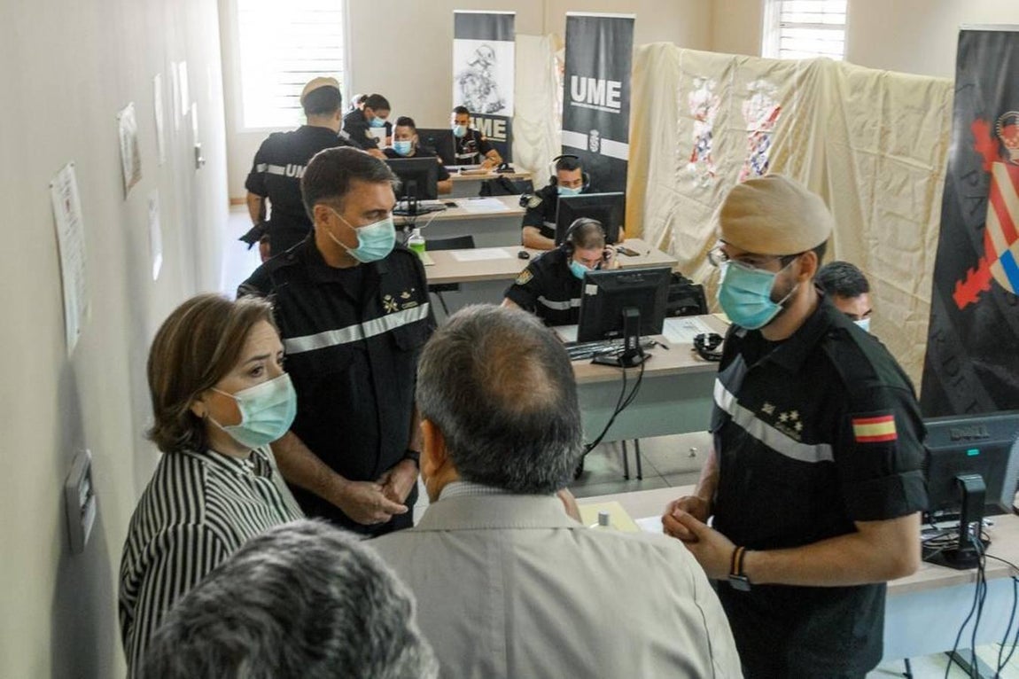 Visita de la delegada del Gobierno en Andalucía a los rastreadores de la UME