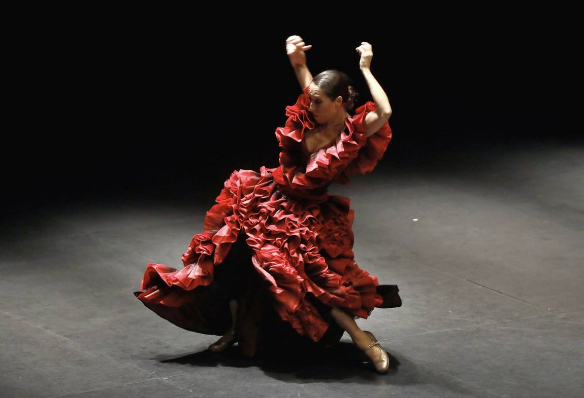 Ana Morales baila «En la cuerda floja» en la Bienal de Flamenco de Sevilla