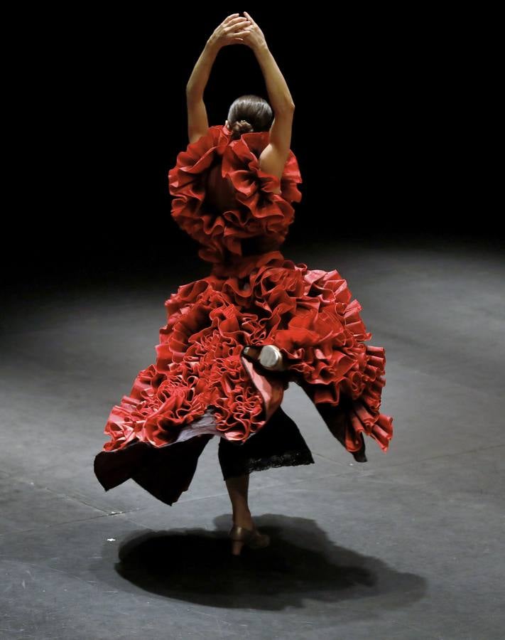 Ana Morales baila «En la cuerda floja» en la Bienal de Flamenco de Sevilla