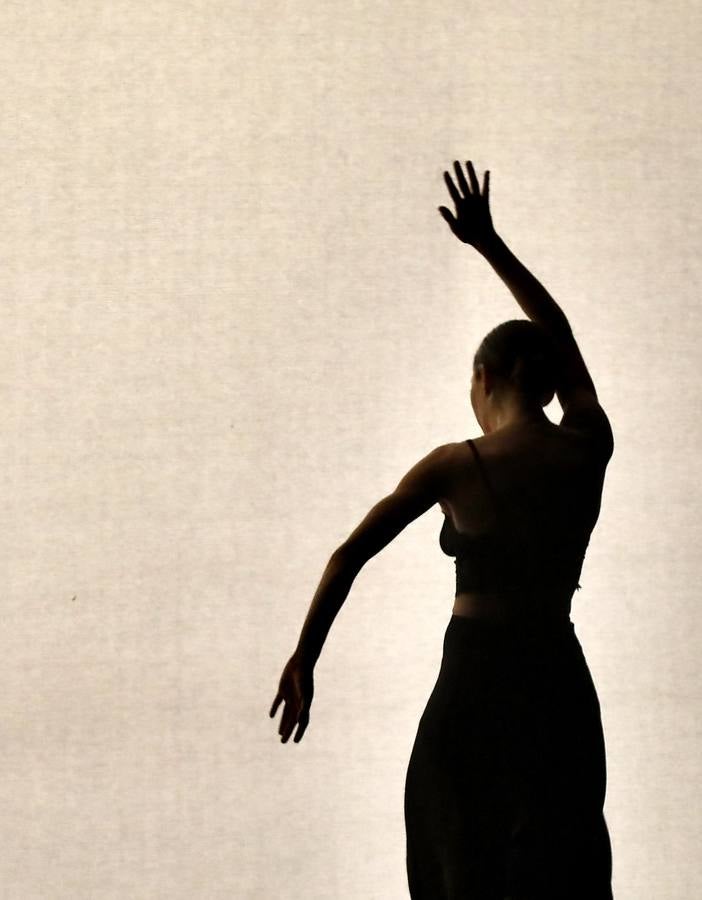 Ana Morales baila «En la cuerda floja» en la Bienal de Flamenco de Sevilla