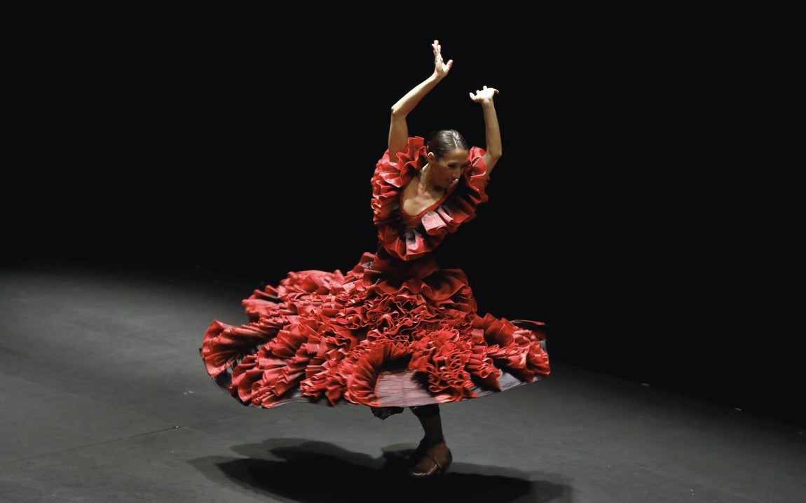 Ana Morales baila «En la cuerda floja» en la Bienal de Flamenco de Sevilla